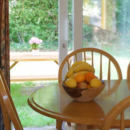 בית נופש Leitrim Quay - Riverside 4 *