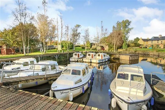 Leitrim Quay - Riverside 4 בית נופש *